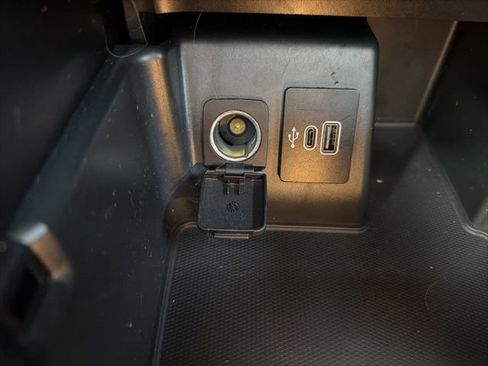 Used 2025 Ford Explorer ST image 38