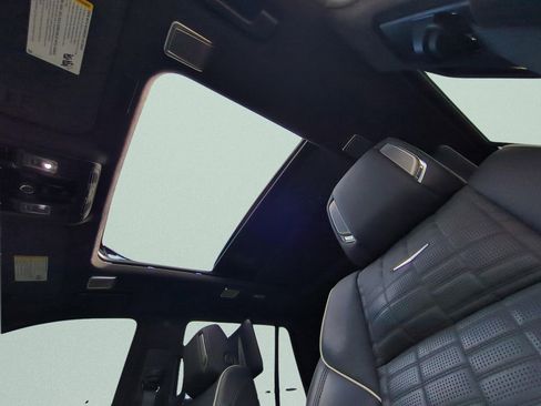 Used 2025 Cadillac Escalade Sport Platinum w/ LPO, Floor Liner Package AWD/4WD image 17