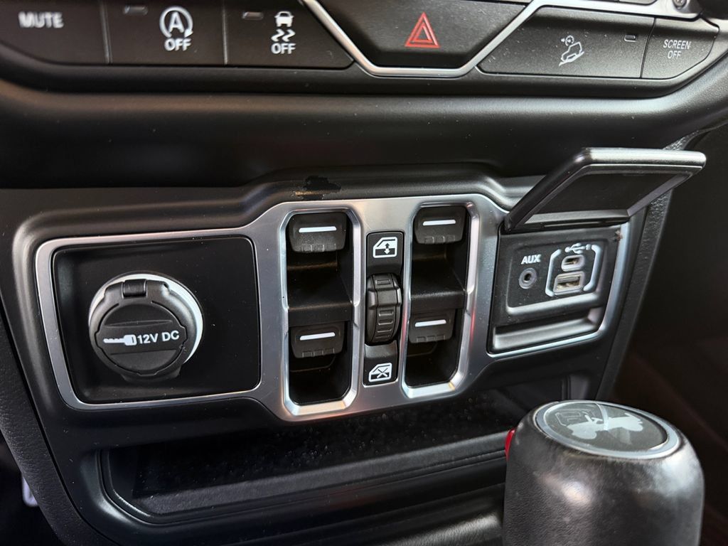 Used 2020 Jeep Wrangler Unlimited Sahara AWD/4WD image 21