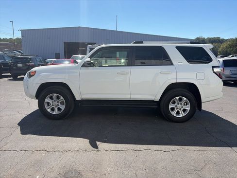 Used 2024 Toyota 4Runner SR5 Premium image 4