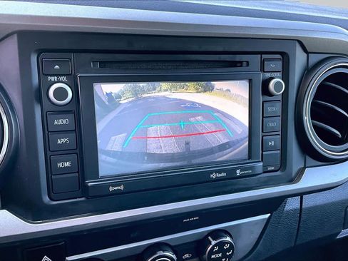 Used 2019 Toyota Tacoma SR5 AWD/4WD image 29