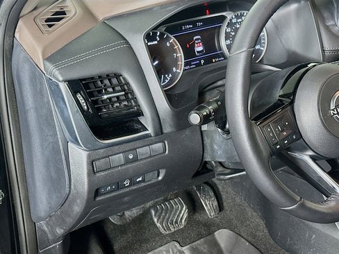 Used 2023 Nissan Rogue SL FWD image 17