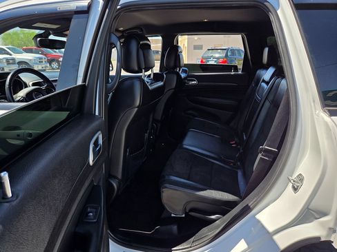 Used 2018 Jeep Grand Cherokee Altitude RWD image 41