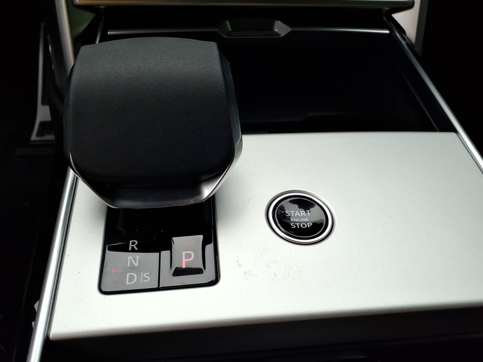 New 2026 Land Rover Range Rover Long Wheelbase SE AWD/4WD image 13