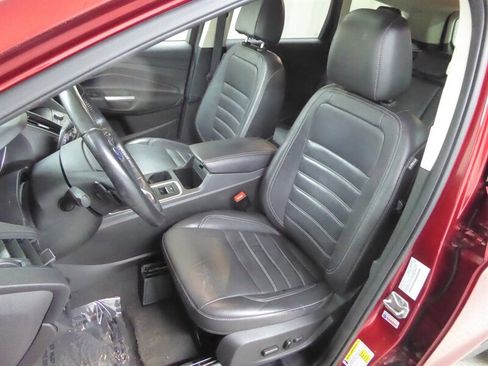 Used 2017 Ford Escape SE w/ SE Leather Comfort Package image 19