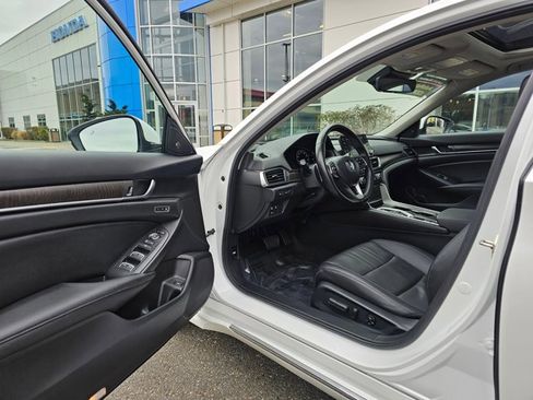 Used 2020 Honda Accord Touring image 16