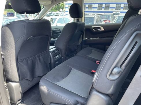 Used 2019 Nissan Pathfinder S AWD/4WD image 18