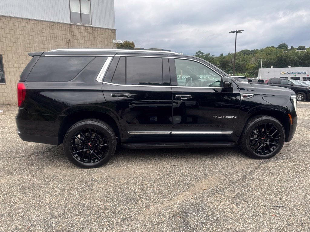 Used 2025 GMC Yukon Elevation AWD/4WD image 8