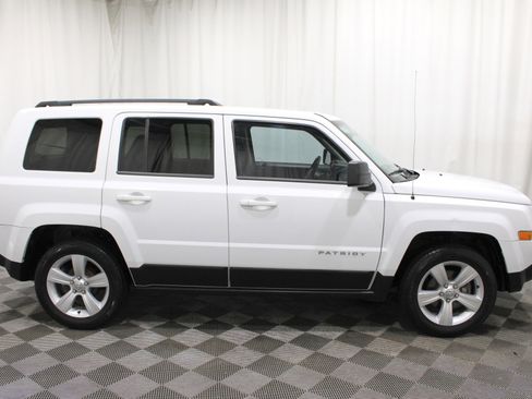 Used 2014 Jeep Patriot Latitude w/ Sun/Sound Group FWD image 23