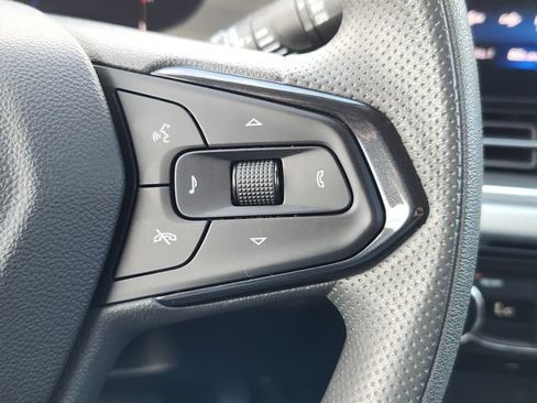 Used 2025 Chevrolet Trax LT FWD image 20