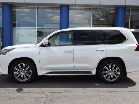 Used 2016 Lexus LX 570 4WD image 2