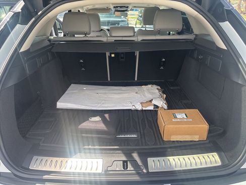 Used 2024 Land Rover Range Rover Velar S image 16