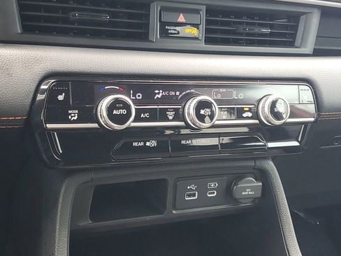 Used 2023 Honda Pilot Sport image 18