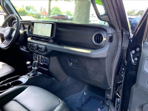 Certified 2024 Jeep Wrangler Unlimited Sahara w/ Technology Group AWD/4WD image 14