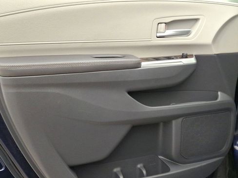 Used 2022 Toyota Sienna XLE image 16