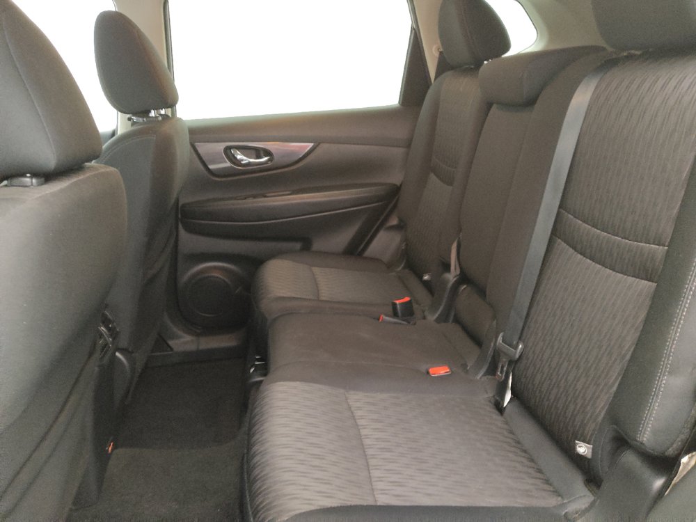 Used 2019 Nissan Rogue SV w/ Sun & Sound Touring Package AWD/4WD image 18