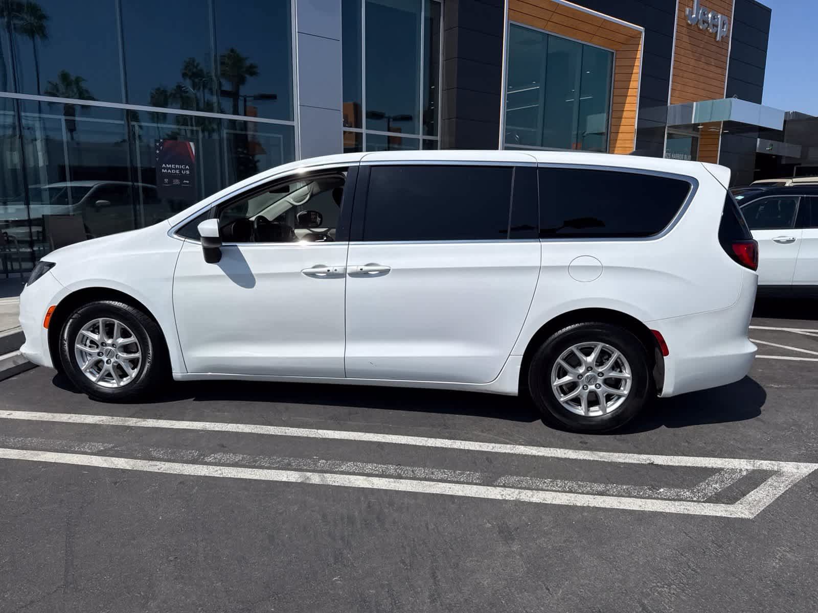 Used 2022 Chrysler Voyager LX FWD image 18