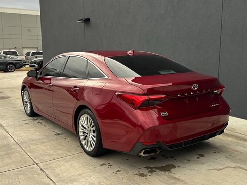 Used 2019 Toyota Avalon Limited image 25