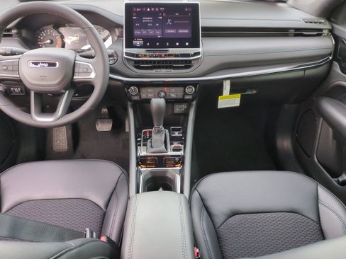 New 2026 Jeep Compass Latitude image 20