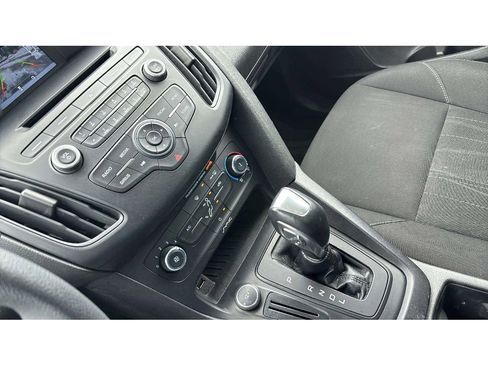 Used 2016 Ford Focus SE w/ SE Power Seat Package image 20