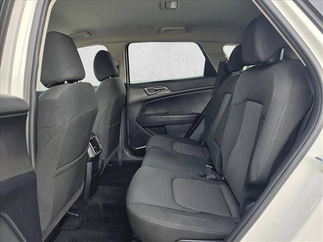 Used 2023 Kia Sportage LX AWD/4WD image 17