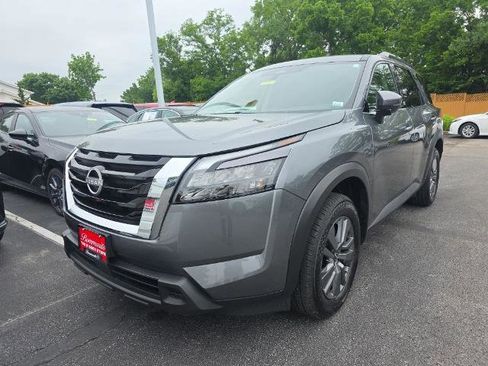 Certified 2025 Nissan Pathfinder SV FWD image 1
