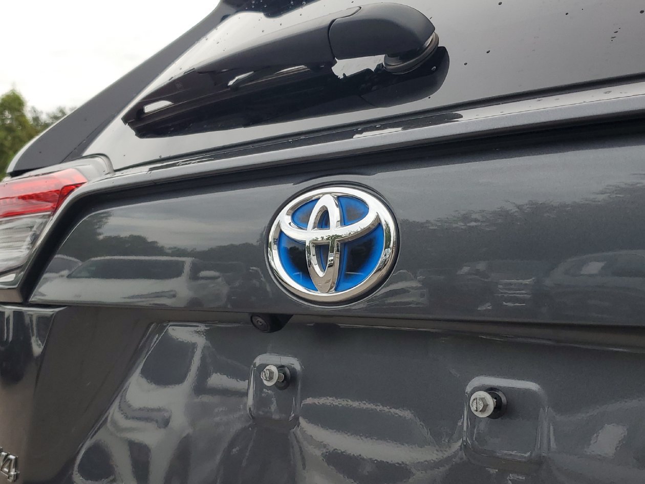 Used 2023 Toyota RAV4 SE w/ Convenience Package AWD/4WD image 6