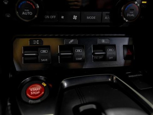 Used 2021 Nissan GT-R Premium image 22