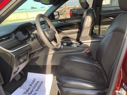 Used 2023 Jeep Grand Cherokee Altitude AWD/4WD image 23