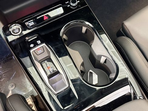 New 2025 Audi Q6 e-tron Premium Plus image 14