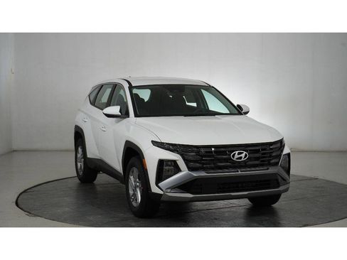 New 2026 Hyundai Tucson SE image 1