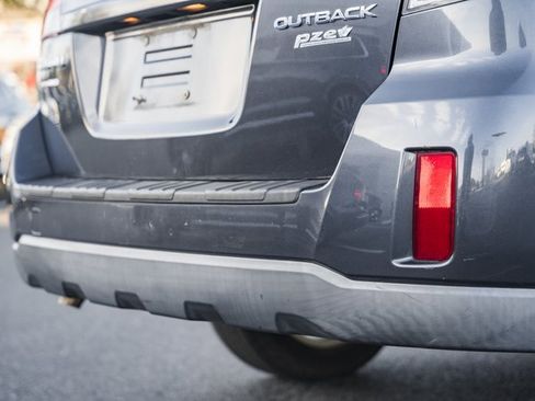 Used 2010 Subaru Outback 2.5i Premium image 9