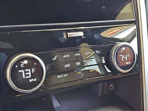 New 2025 Land Rover Discovery Dynamic SE image 22