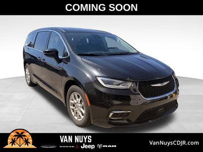 Used 2023 Chrysler Pacifica Touring-L