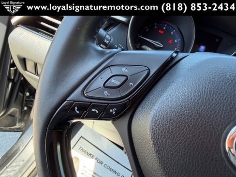 Used 2020 Toyota C-HR Limited FWD image 28