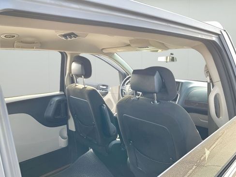 Used 2016 Dodge Grand Caravan SXT FWD image 37