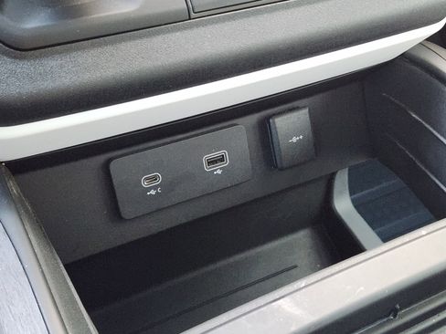 Used 2023 Land Rover Defender 130 First Edition image 20