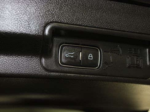 Used 2022 Ford Explorer XLT w/ Equipment Group 202A AWD/4WD image 18