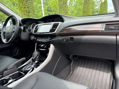 Used 2017 Honda Accord EX-L image 23