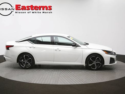 Used 2025 Nissan Altima 2.5 SR FWD image 44
