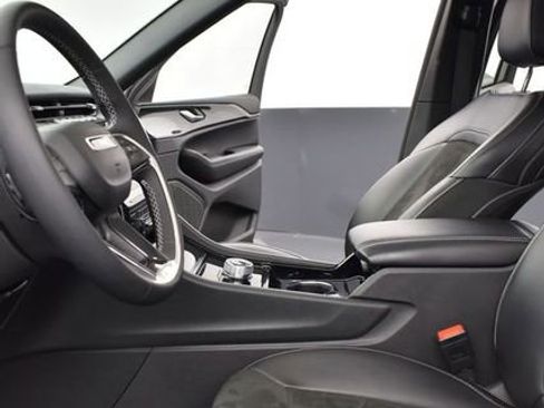 Used 2023 Jeep Grand Cherokee Altitude image 9