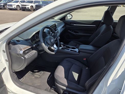 Used 2023 Nissan Altima 2.5 SV FWD image 10