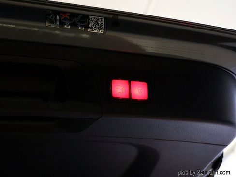 Used 2023 Mercedes-Benz GLS 450 4MATIC image 32