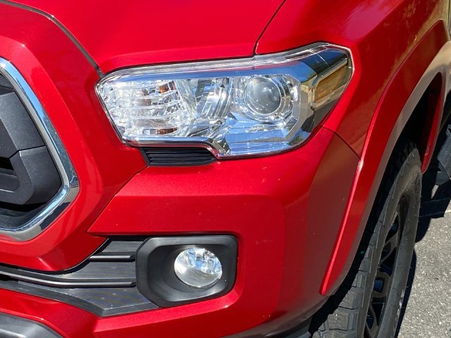 Used 2022 Toyota Tacoma SR5 w/ Technology Package RWD image 5