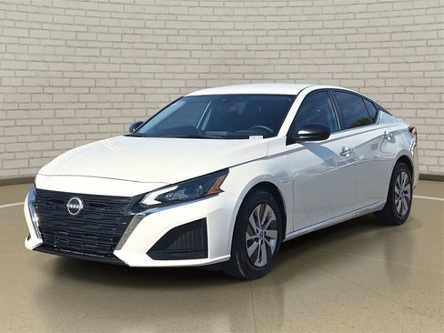 Used 2025 Nissan Altima 2.5 S image 1