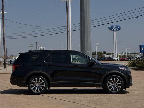Used 2025 Ford Explorer ST-Line w/ Premium Package RWD image 3