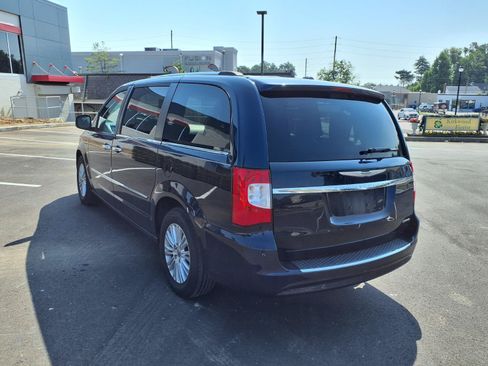 Used 2014 Chrysler Town & Country Limited w/ Luxury Group FWD image 31