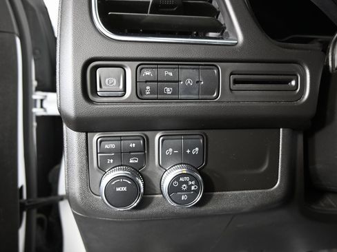 Used 2024 GMC Yukon SLT image 25