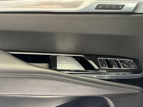 Certified 2025 Cadillac Escalade ESV Premium Luxury image 40