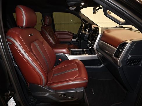 Certified 2022 Ford F450 Platinum w/ FX4 Off-Road Package image 22